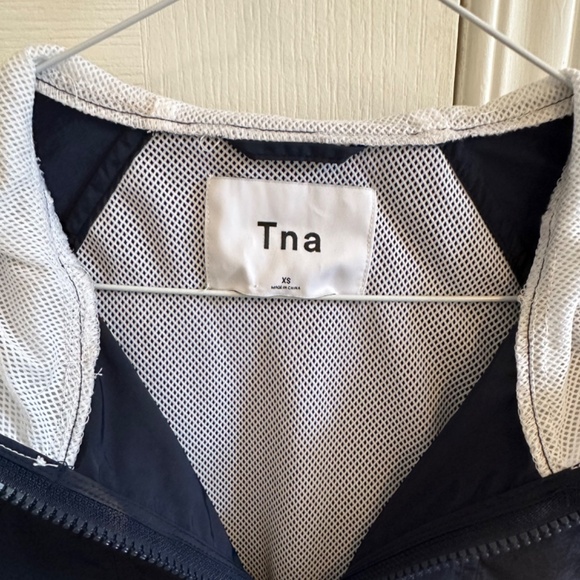 Aritzia TNA Sherwood windbreaker jacket - Picture 12 of 12